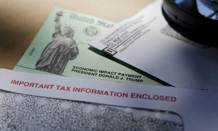 IRS añade operadores telefónicos para responder a preguntas acerca de pago de impacto económico