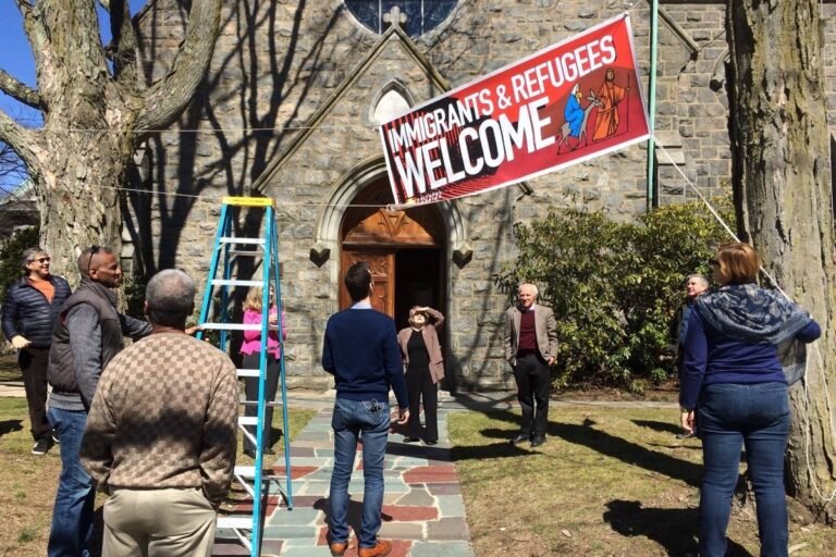 Iglesia se prepara para recibir a inmigrantes en riesgo de deportación