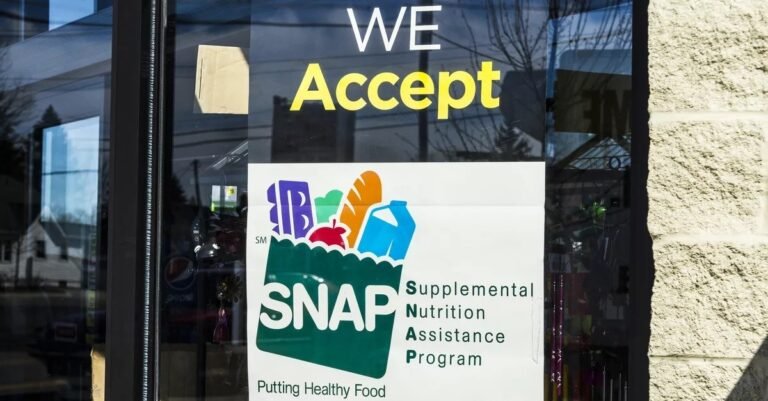 Inmigrantes abandonan programa de ayuda por temor a ser deportados