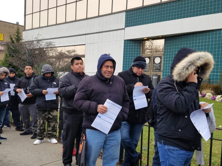 Inmigrantes indocumentados de NY reciben poca ayuda financiera