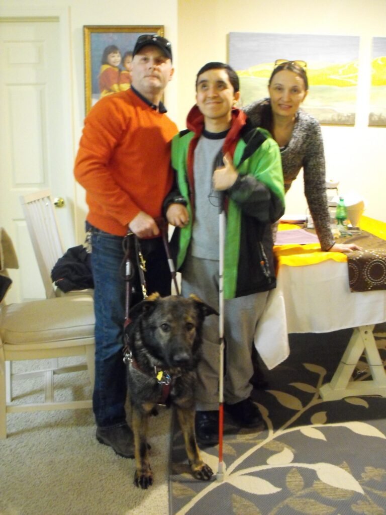 Instan a hispanos con discapacidad a recibir información y apoyo de organización