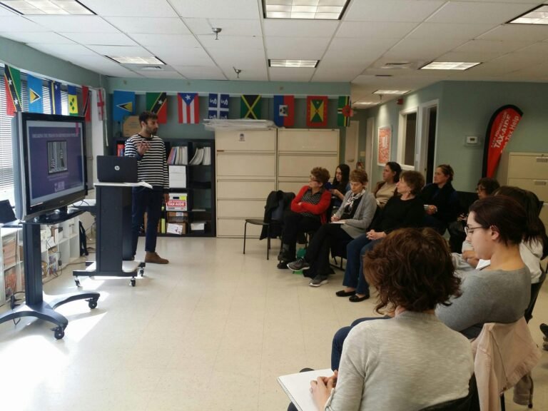 Instan a inmigrantes a tomar acción para luchar por sus derechos