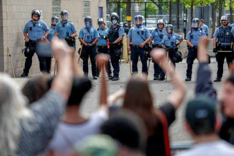Más de 70 policías de CT perdieron certificación por mala conducta