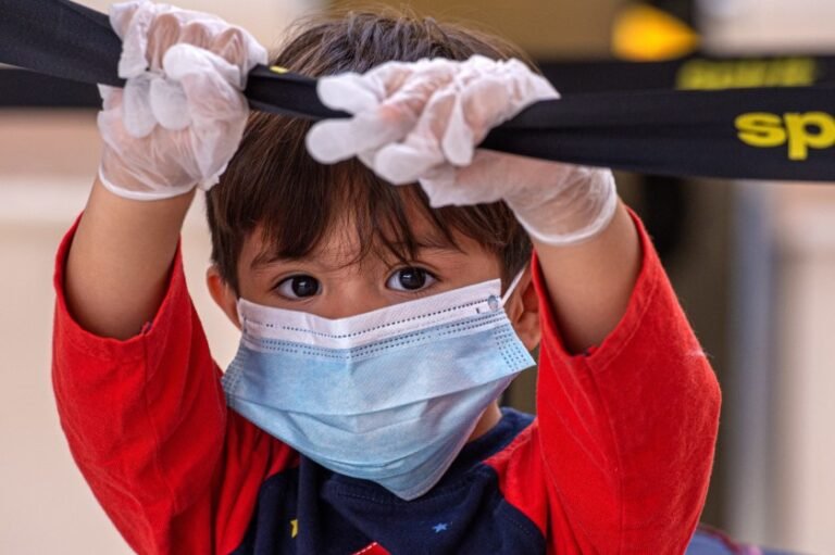 INFORME ESPECIAL Más de medio millón de niños en EEUU han sido diagnosticados con COVID-19