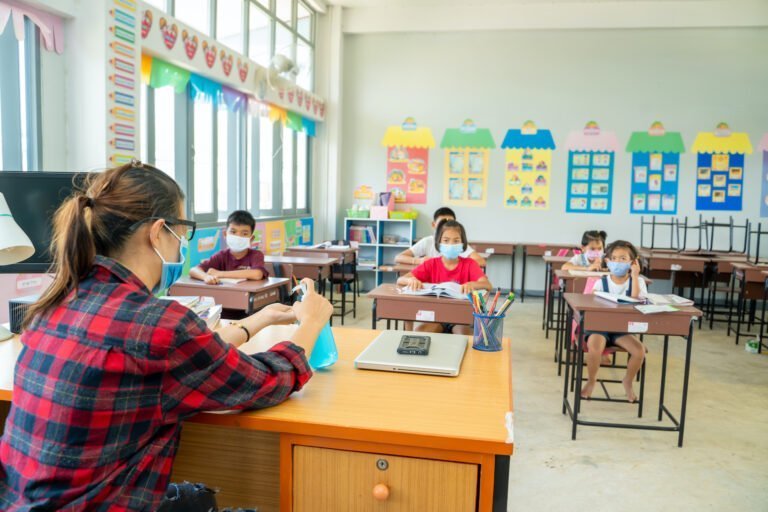 Más del 80 por ciento de maestros desean el aprendizaje en persona en escuelas, de acuerdo con encuesta estatal