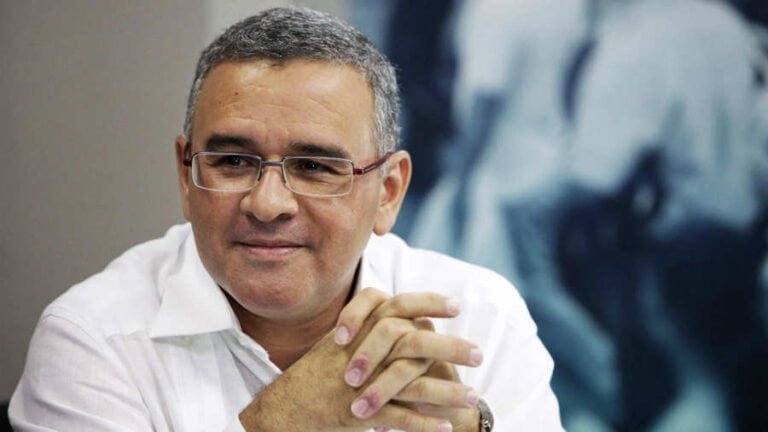 La Corte Suprema salvadoreña avala solicitar la extradición del expresidente Funes