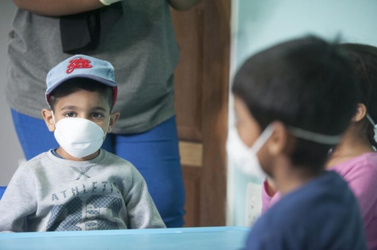 Mayoría de niños que mueren por COVID-19 son hispanos y afroamericanos