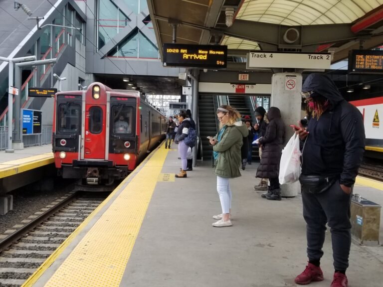 Metro-North se prepara para funcionar con horarios regulares