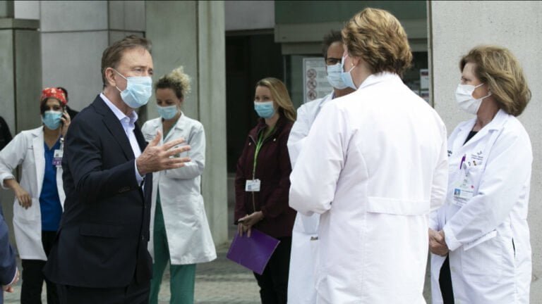Muertes por coronavirus en CT alcanzan su nivel más bajo