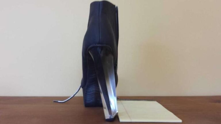 Mujer recibe $120 mil de compensación por zapato defectuoso