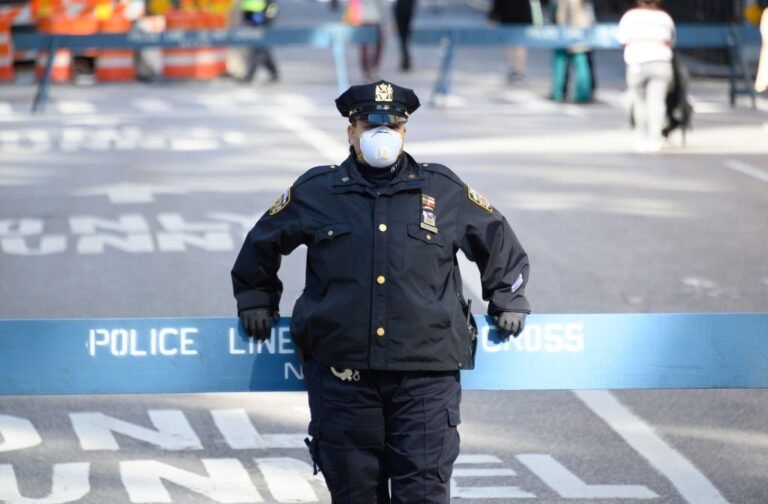 Multarán a quienes violen los requisitos de distancia social con hasta $500