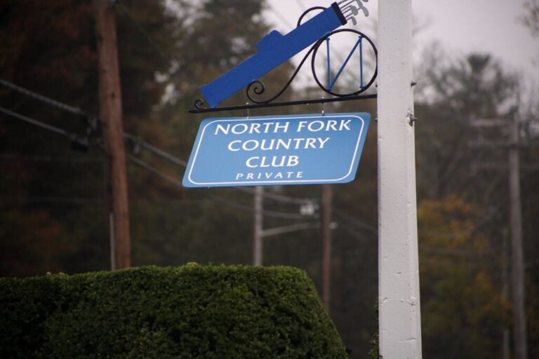 NY suspende licencia de licor de Country Club después de violar reglas estatales de COVID-19