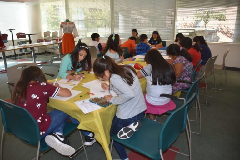 Niños demuestran su talento en concurso de dibujo