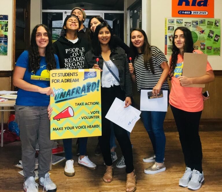 Advierten Dreamers: “No aceptaremos ningún muro a cambio de protecciones temporales de DACA y TPS”