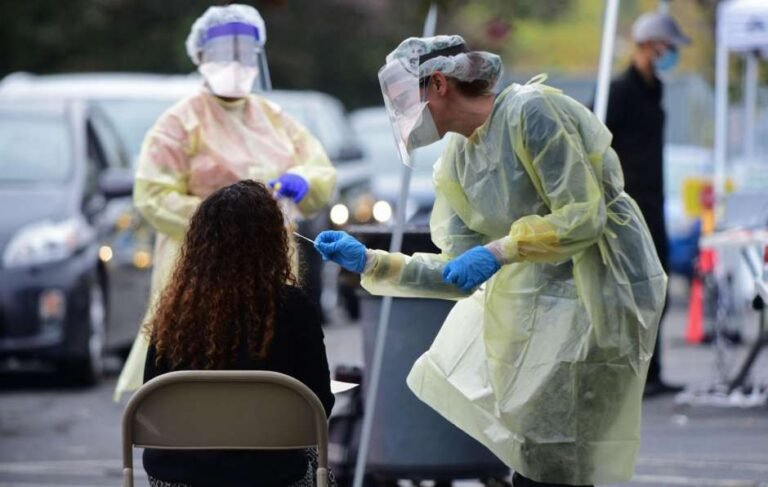 Norwalk reporta casi 400 casos de COVID-19 en una sola semana, el más alto desde marzo