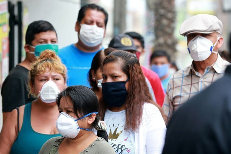 Nuevo estudio muestra cómo el uso de mascarillas disminuye la propagación del COVID-19