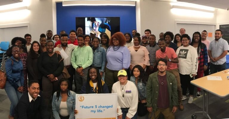 Organización ayuda a estudiantes de secundaria a alcanzar su potencial