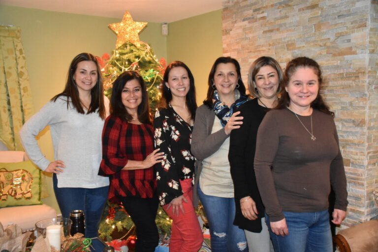 Organización comparte proyectos para ayudar a jóvenes inmigrantes a asistir a la universidad