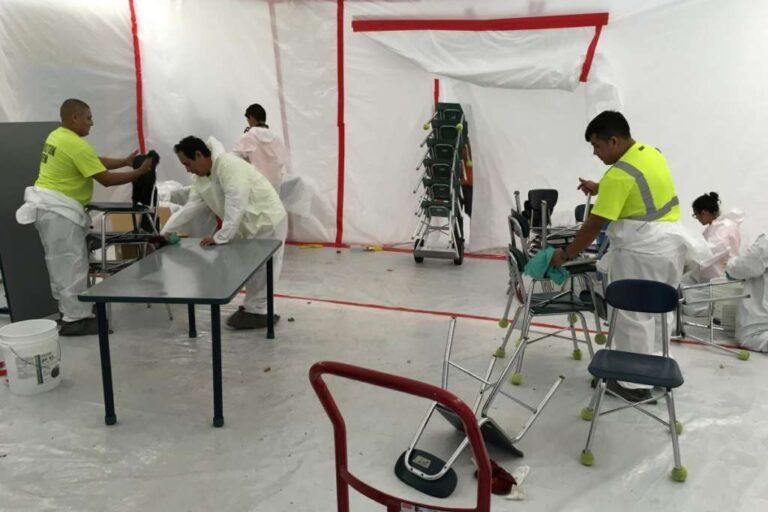 Padres preocupados por aumento de moho en las escuelas