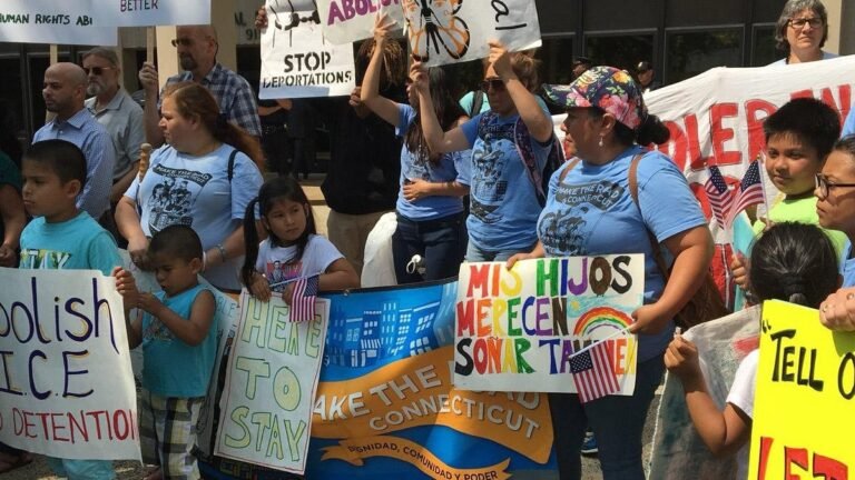 Padres que estaban detenidos por el ICE se reúnen con sus hijos en CT