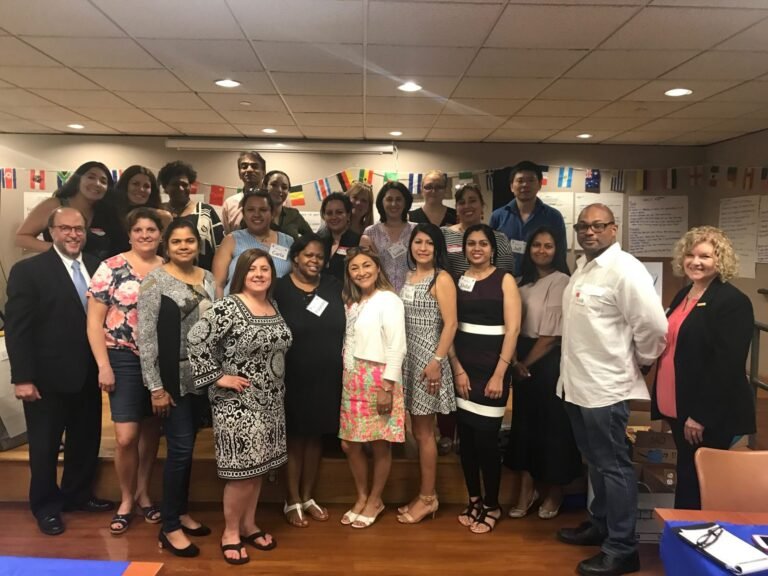 Padres se gradúan de programa de liderazgo