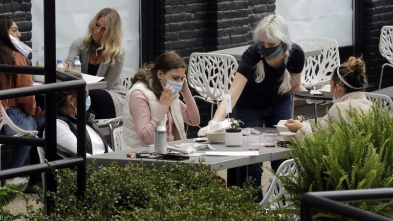 Permitirán comer al aire libre en restaurantes en Fase 2 de reapertura