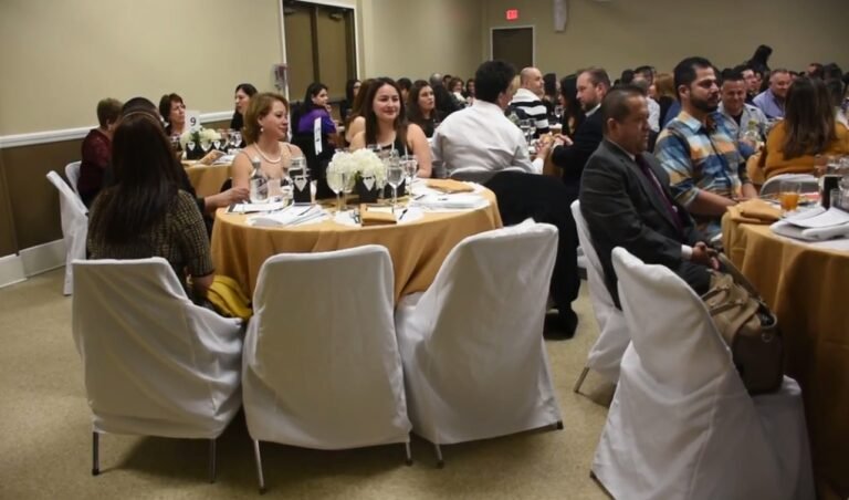 Un éxito cena de gala para ayudar a estudiantes indocumentados