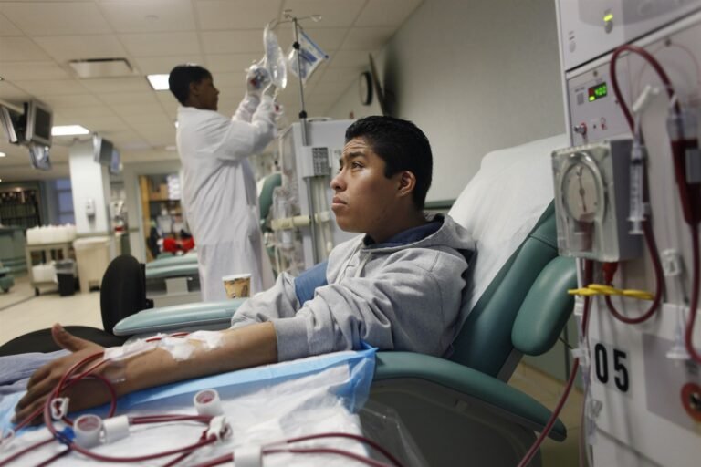 Piden expansión de seguro de salud para indocumentados
