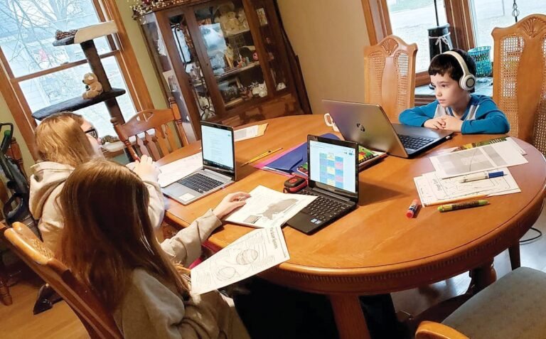 Planean programa de medio día para estudiantes de primaria con aprendizaje remoto