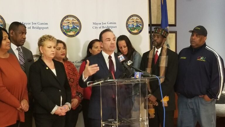 Policía comienza programa piloto de cámaras corporales