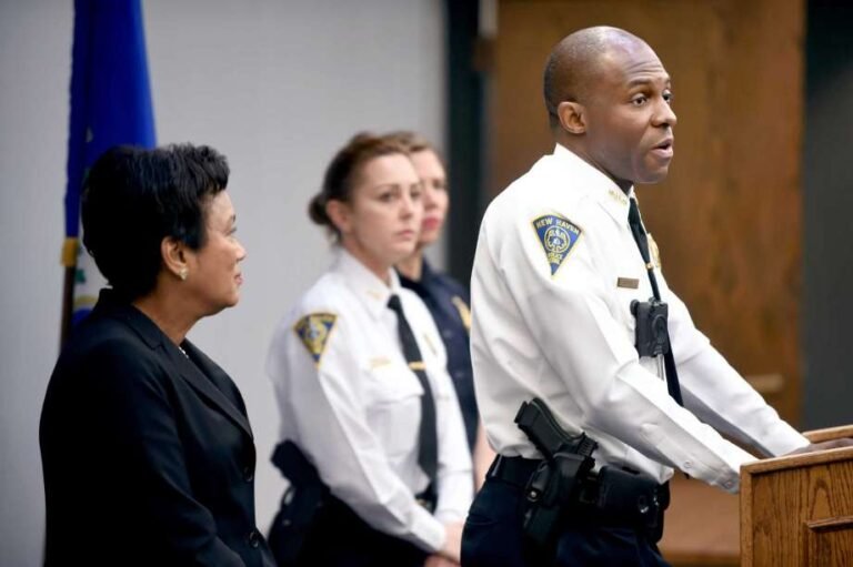 Preocupación por casos de violencia doméstica que involucra a oficiales