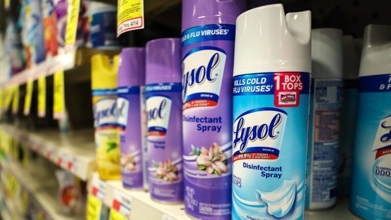 Productos Lysol son los primeros en ser aprobados para matar el COVID-19