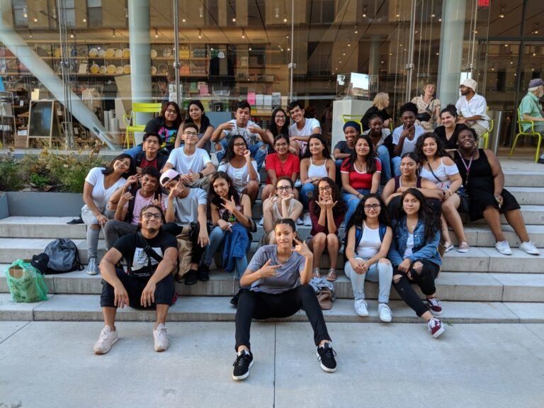 Programa de liderazgo para jóvenes inmigrantes