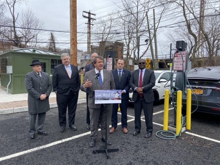 Proyecto de ley busca ampliar estaciones de carga de vehículos eléctricos