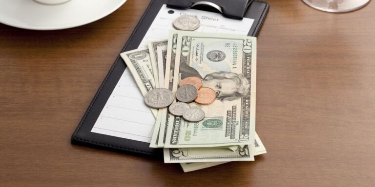 Proyecto para proteger a trabajadores que reciben propina