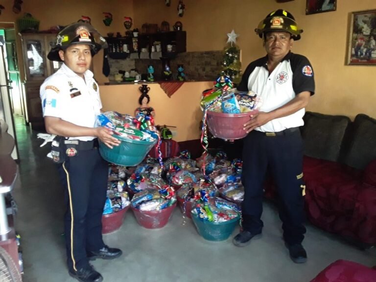 Para celebrar la Navidad y Año Nuevo: Reinas envían donaciones a niños y familias necesitadas de Guatemala