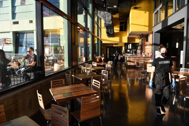 Restaurante exigirá prueba de $50 para detectar el COVID-19 antes de comer en el interior