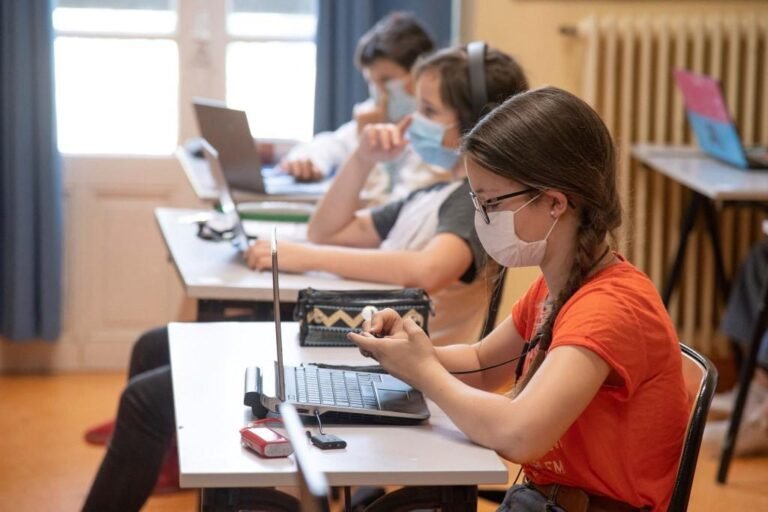 Revelan plan para reabrir escuelas el próximo año académico 