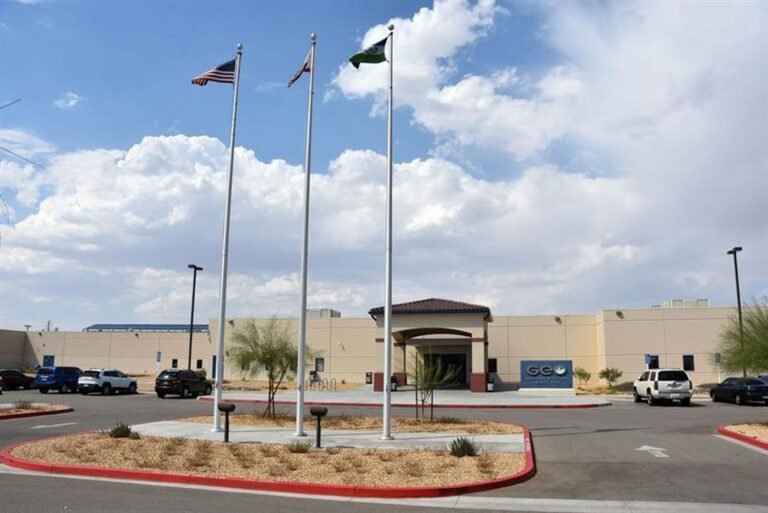 Tribunal Supremo limita los derechos de inmigrantes en centros de detención