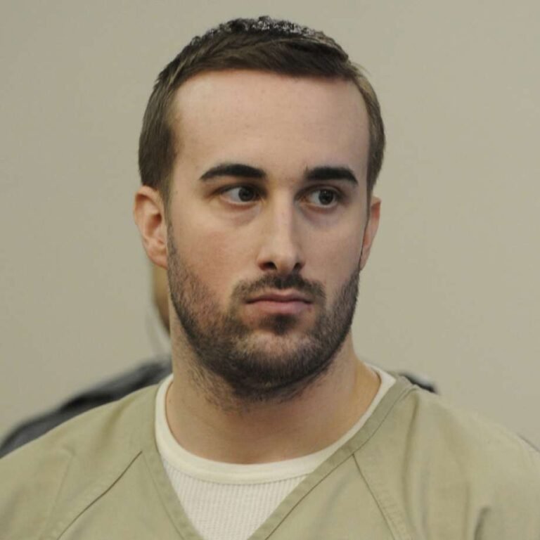 Se declara culpable de matar a sus padres