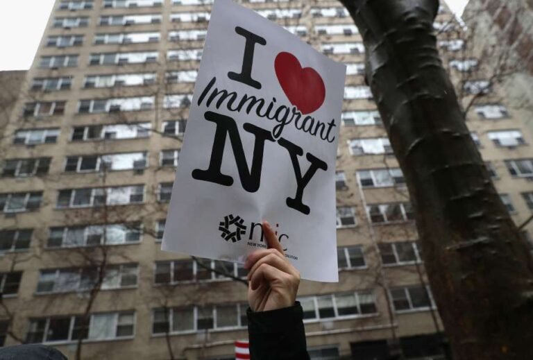 Seminarios para orientar a afectados por políticas federales anti-inmigrantes