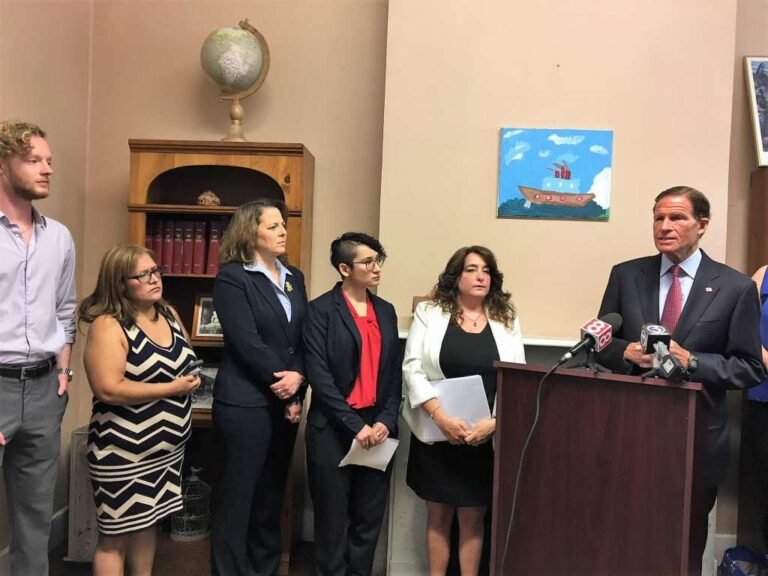 Senador federal pide poner fin definitivo a política fronteriza contra niños inmigrantes