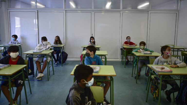 ¿Son exagerados los riesgos de reabrir las escuelas debido al COVID-19?, expertos responden