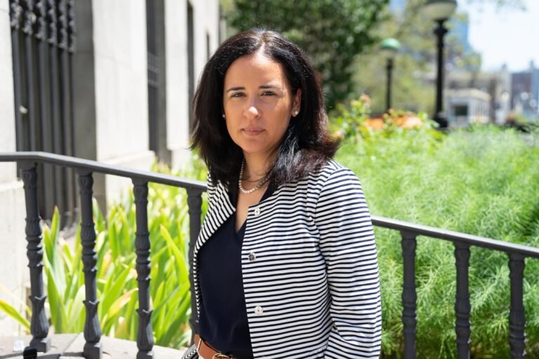 Superintendente hispana comienza labores en escuelas públicas