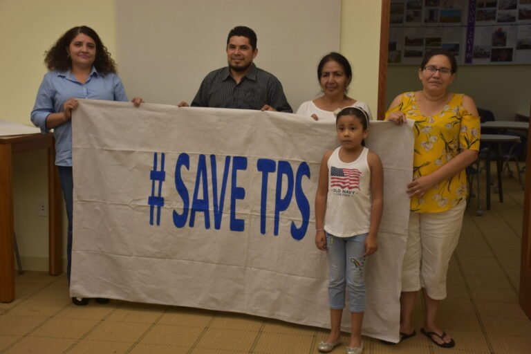 TPSianos rechazan propuesta de Trump de extender TPS y DACA a cambio del muro