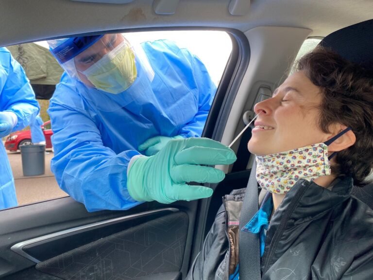 Tasa de infección por COVID-19 se dispara a 6.74% a nivel estatal