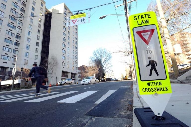 Toman medidas enérgicas contra peatones y conductores imprudentes