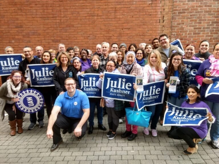 Trabajadores de limpieza instan a latinos a votar a favor de las políticas pro-inmigrantes