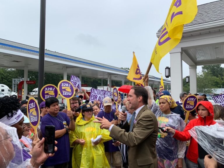Trabajadores se unen y piden sindicalizarse