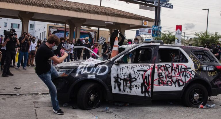 “Estamos hartos”, la ira por violencia policial remece EEUU